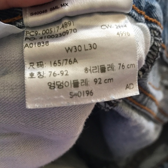 Levi’s 517 High Waisted Distressed Raw Hem Cutoffs - Picture 10 of 12